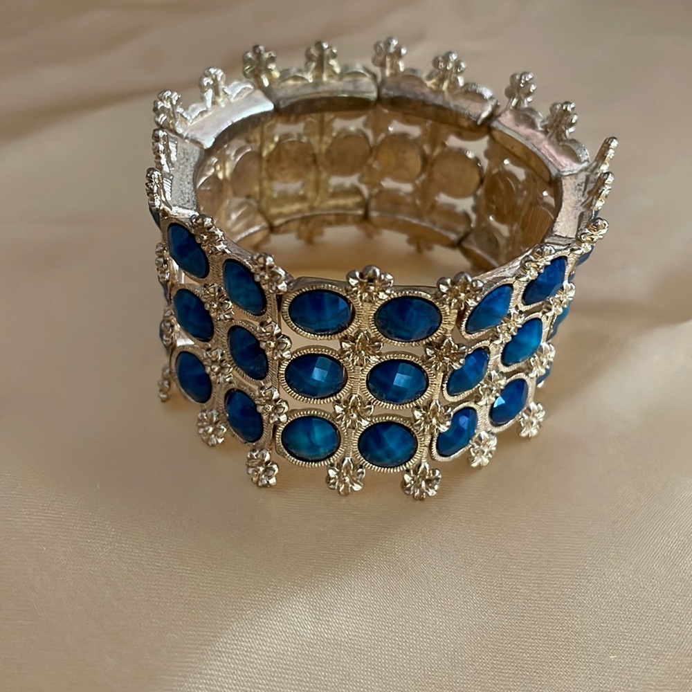 Vintage expandable bracelet